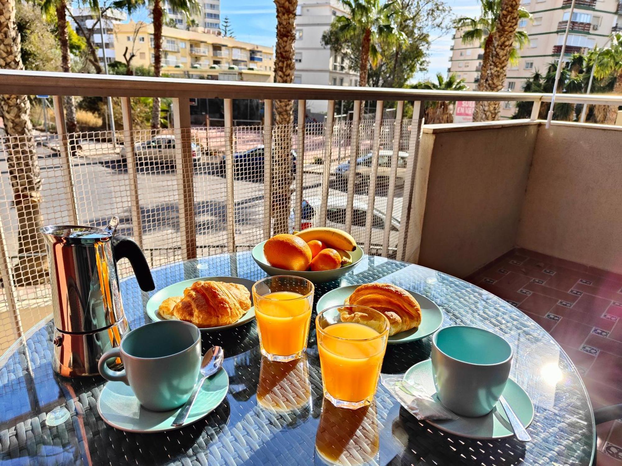 Apartamento Entero, Enormes Piscinas, Terraza Y Playa Benalmádena Exterior foto